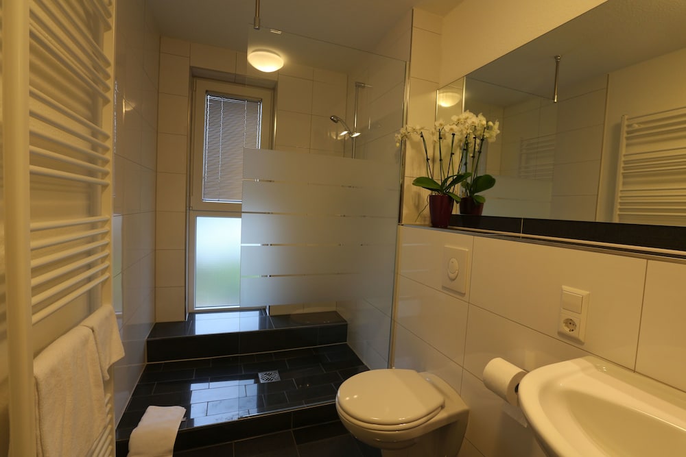 Family Room - Photo 2