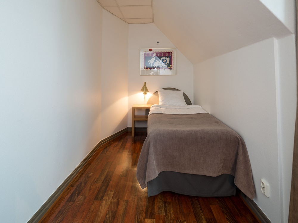 Small Single Room photo 3