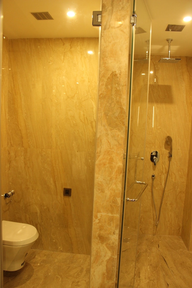 Executive Room - Photo 2