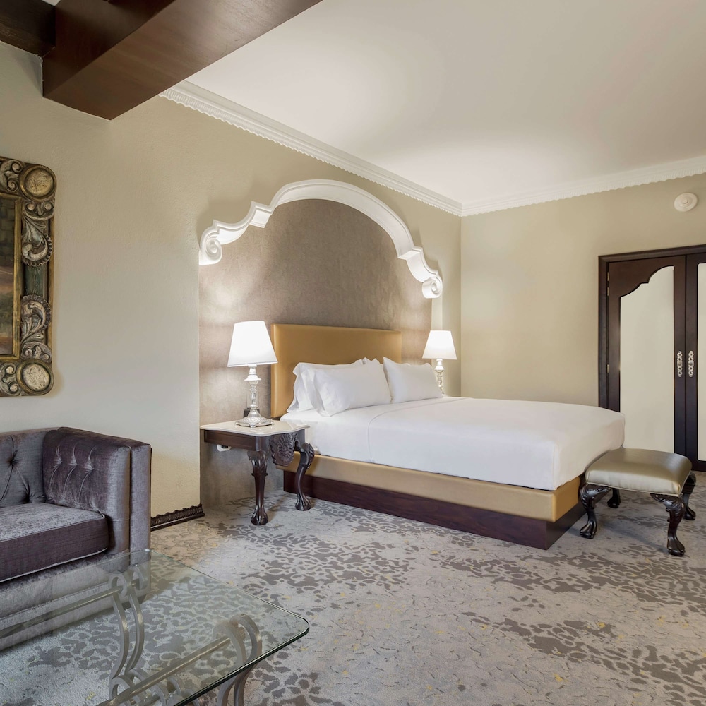 Deluxe Room, 1 King Bed - Photo 1