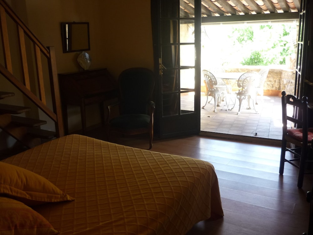 Family Room - Photo 4
