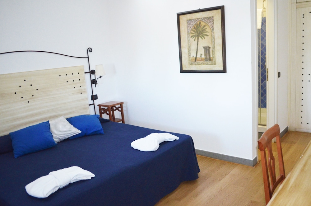 Double or Twin Room - Photo 2