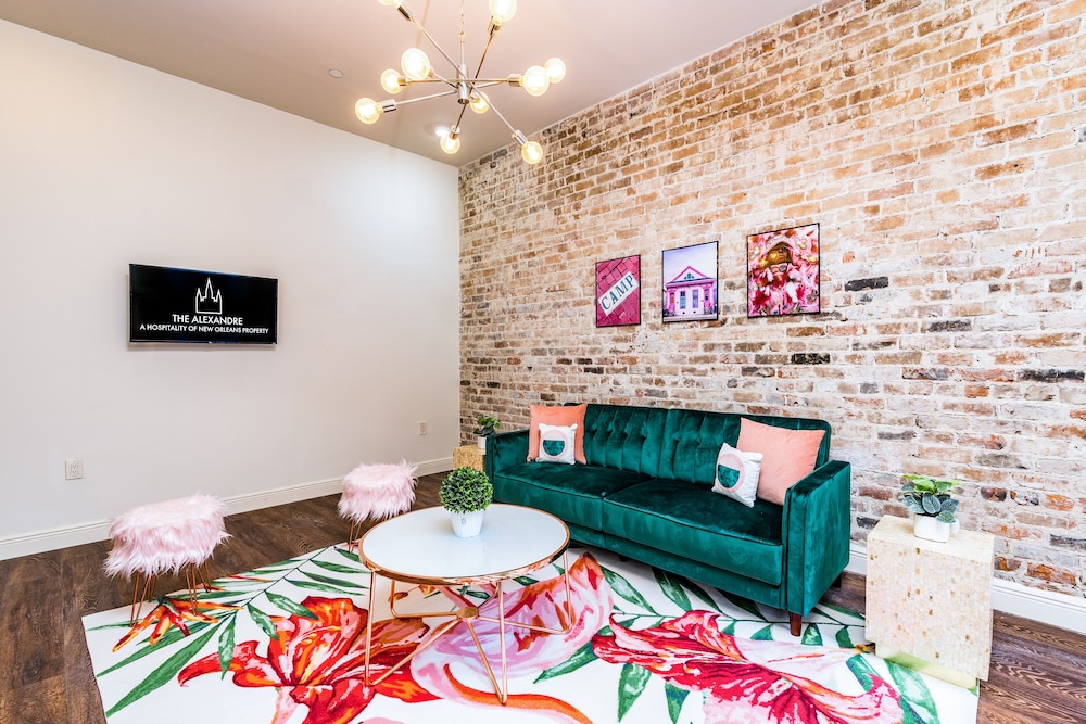 Luxury Condo 202