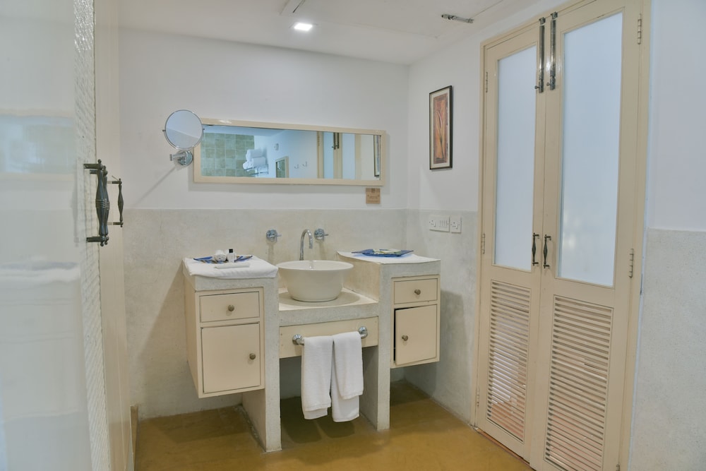 Luxury Room, Pool View - Photo 7