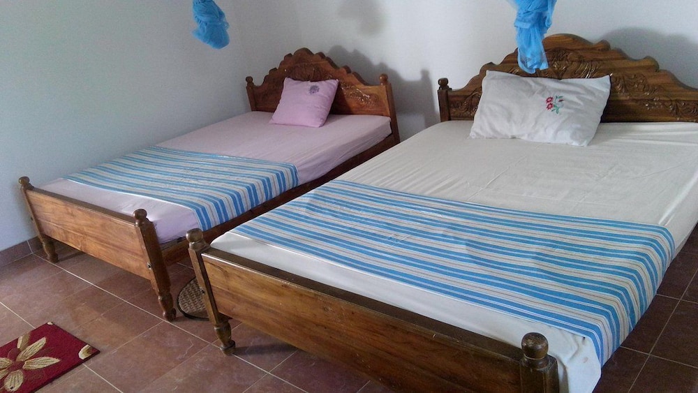 Basic Quadruple Room, 2 Double Beds, Lake View photo 2