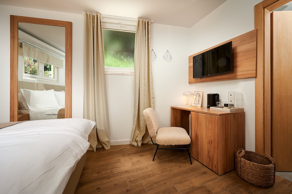 Deluxe Double Room photo 2