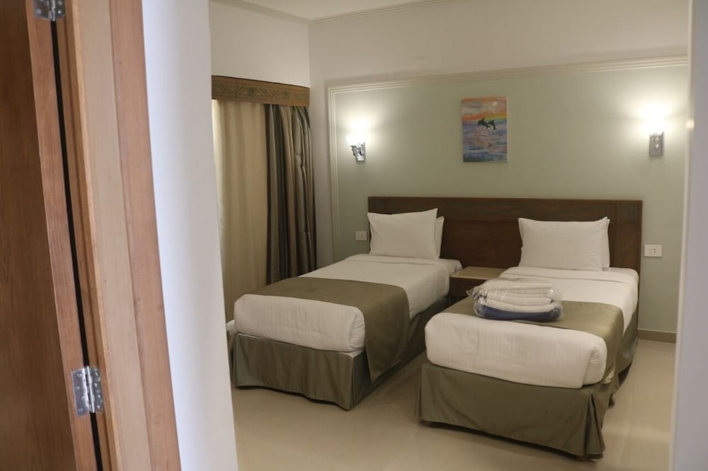 Suite, 2 Bedrooms - Photo 31