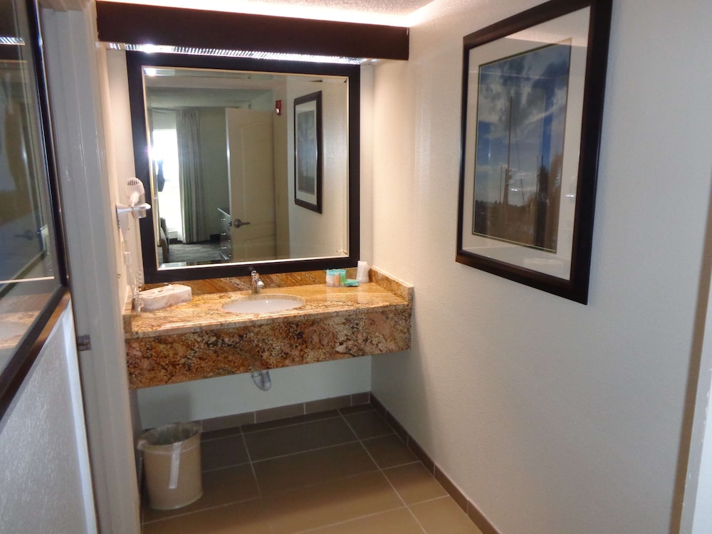 SureStay Plus by Best Western Orlando Lake Buena Vista, Photo 4