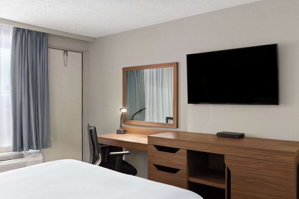 Room, 1 Queen Bed, Non Smoking - Photo 3