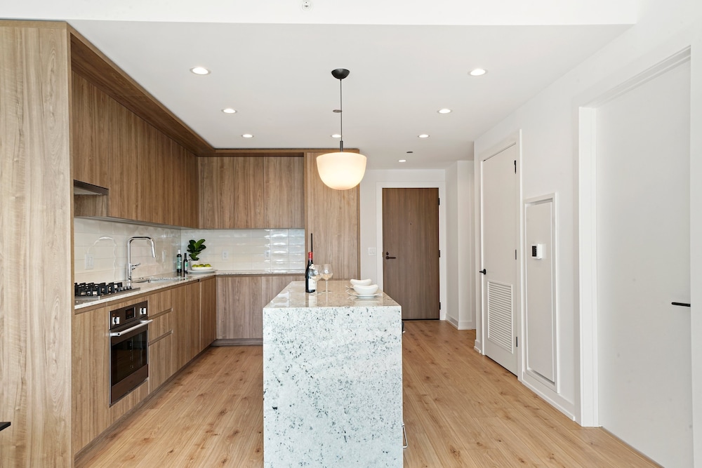 Executive Suite, 1 Bedroom - Photo 10
