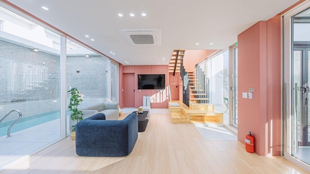 Room (Room 3)