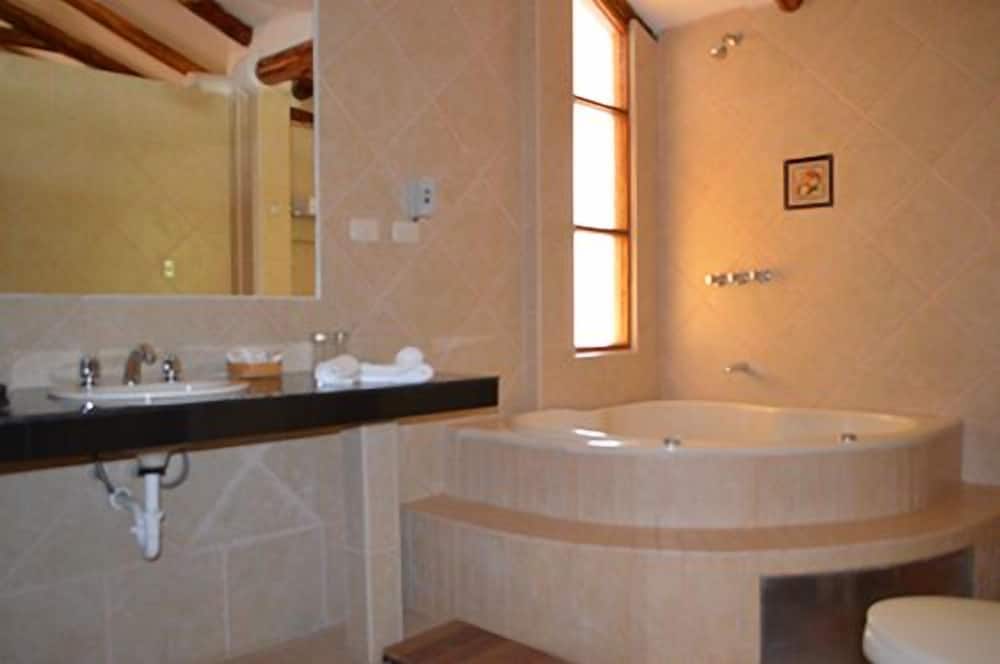 Junior Suite, Jetted Tub photo 2