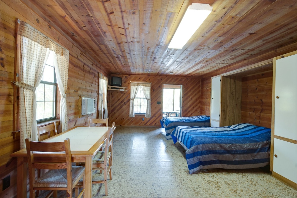 Cabin, Non Smoking, Kitchen (Linens Included, No Pets Allowed) photo 2