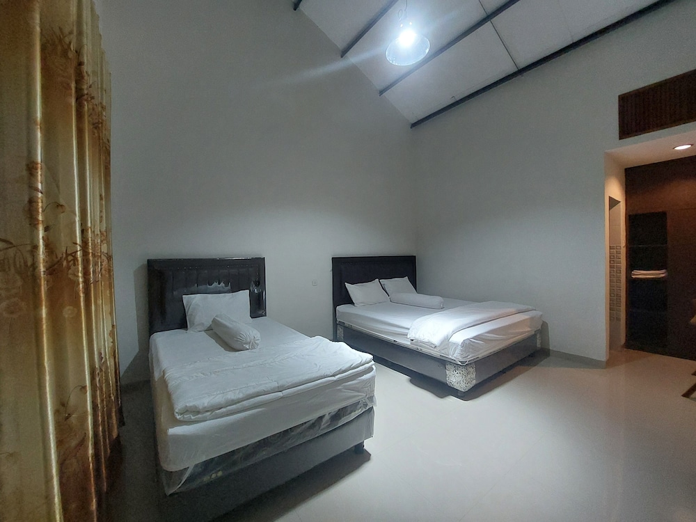 Family Triple Room, Patio, Garden View