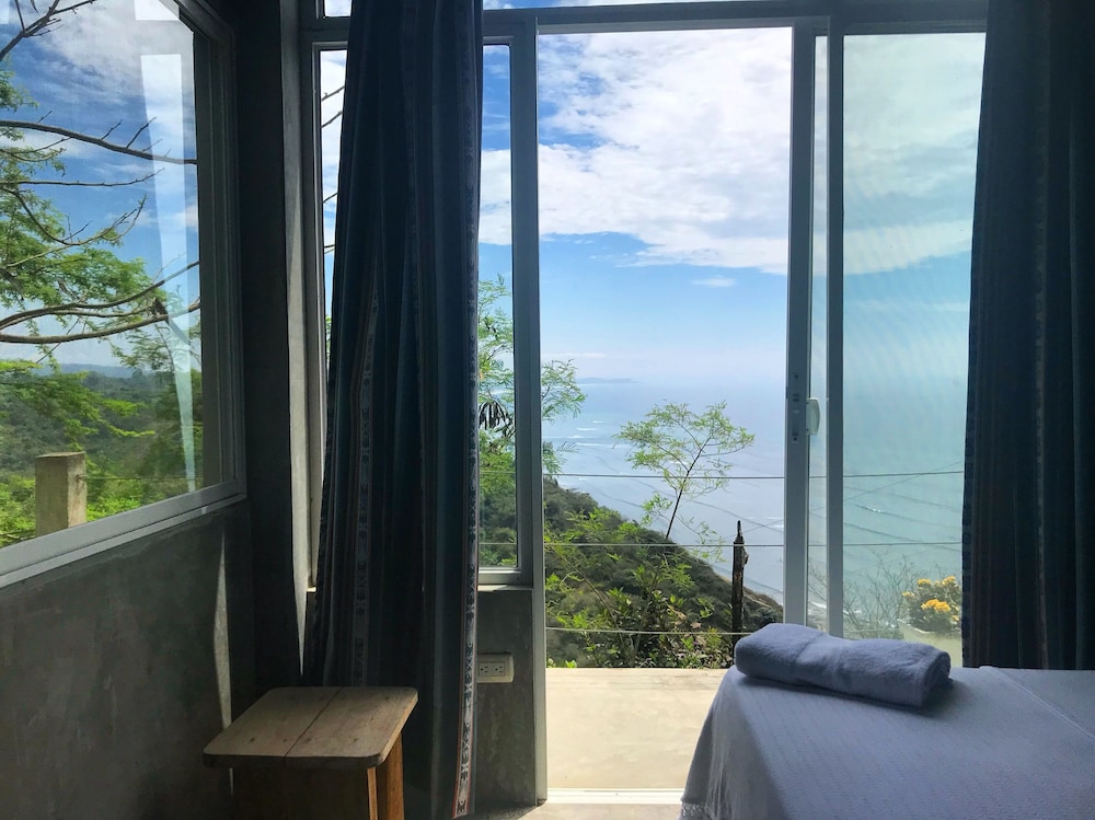 Double Room, 2 Queen Beds, Sea Facing photo 2