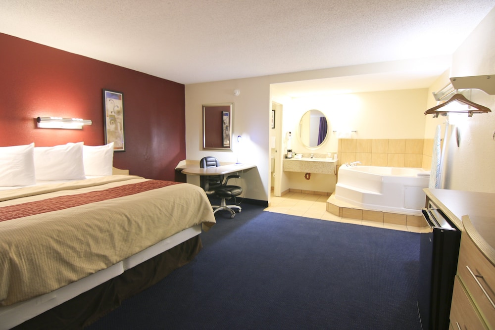 Standard Suite, 1 King Bed, Non Smoking, Jetted Tub (Two Room) - Photo 10