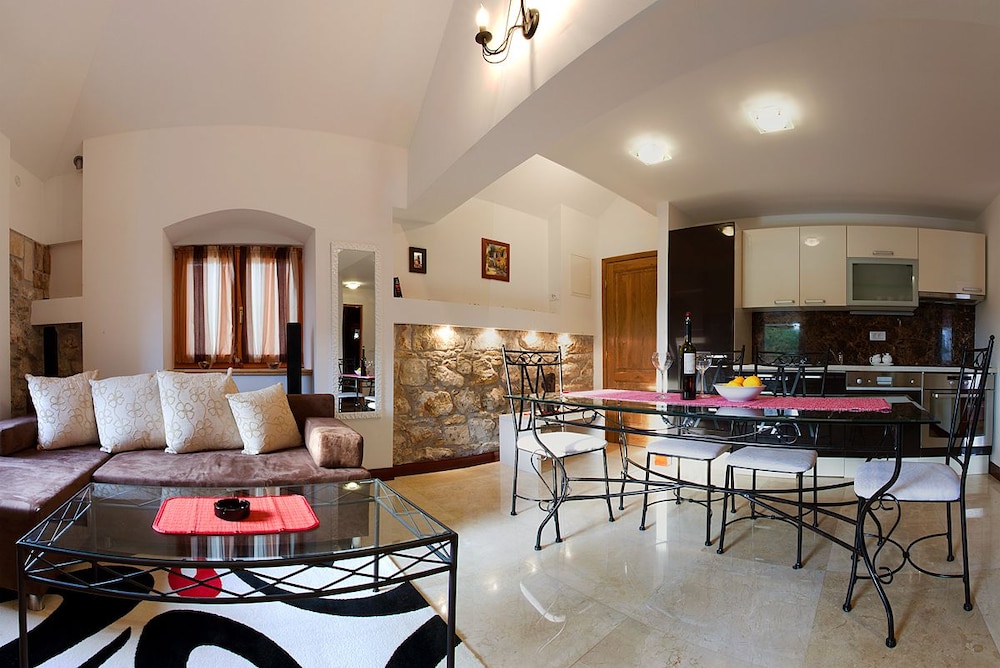 Premium Apartment