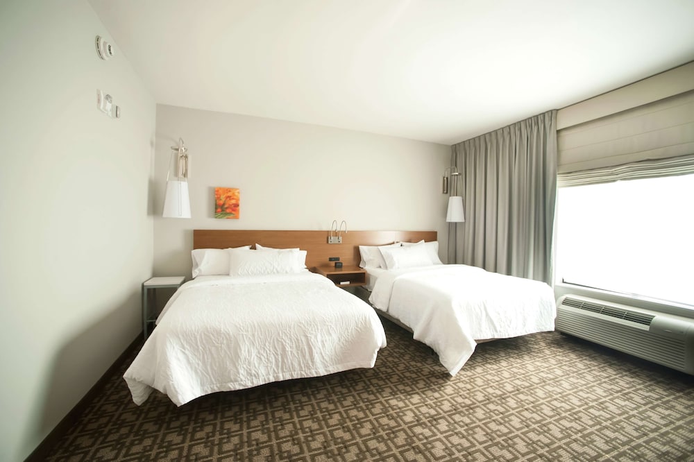 Room, 2 Queen Beds, Non Smoking, Bathtub