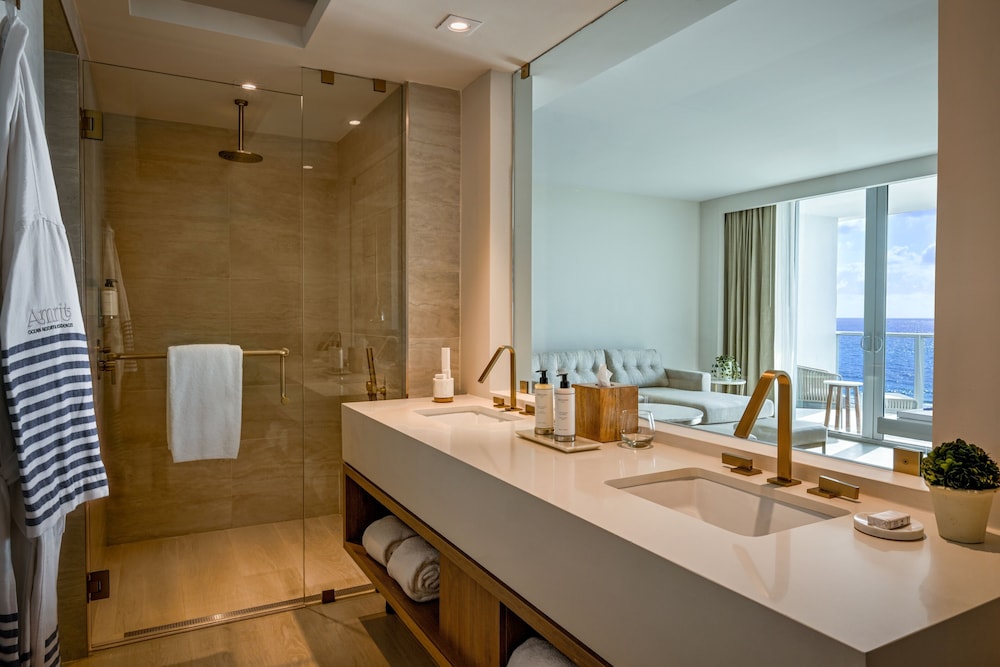Junior Suite, 1 King Bed, Oceanfront - Photo 5
