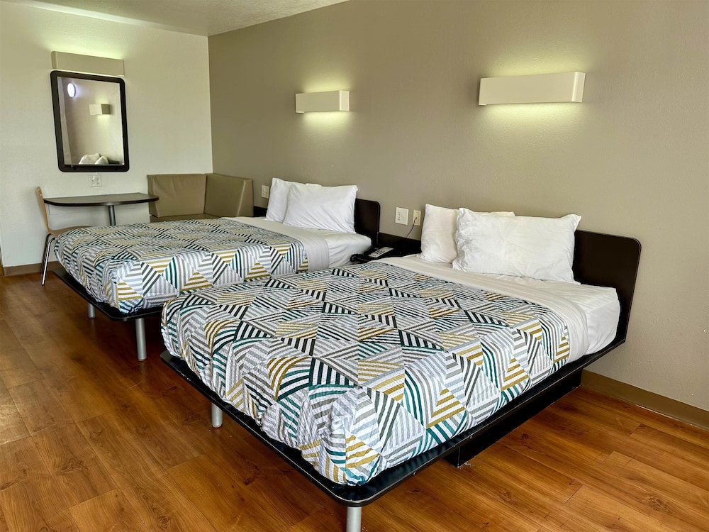 Standard Room, 2 Double Beds, Smoking - Photo 3