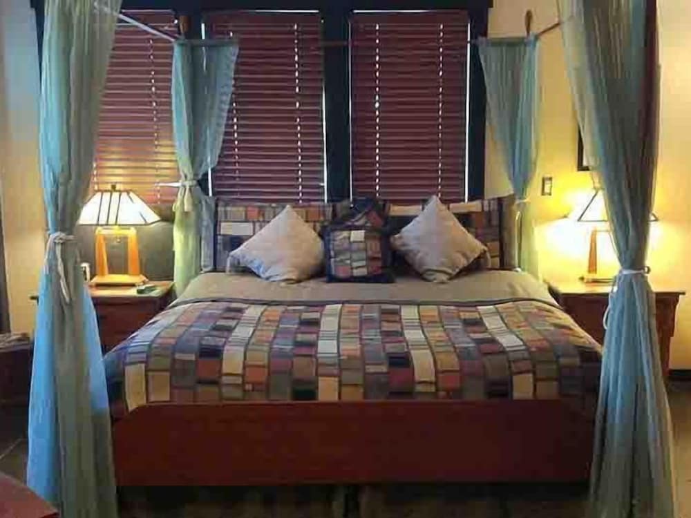 Premium Suite, Ensuite (Red Rock Crossing King Su) photo 1