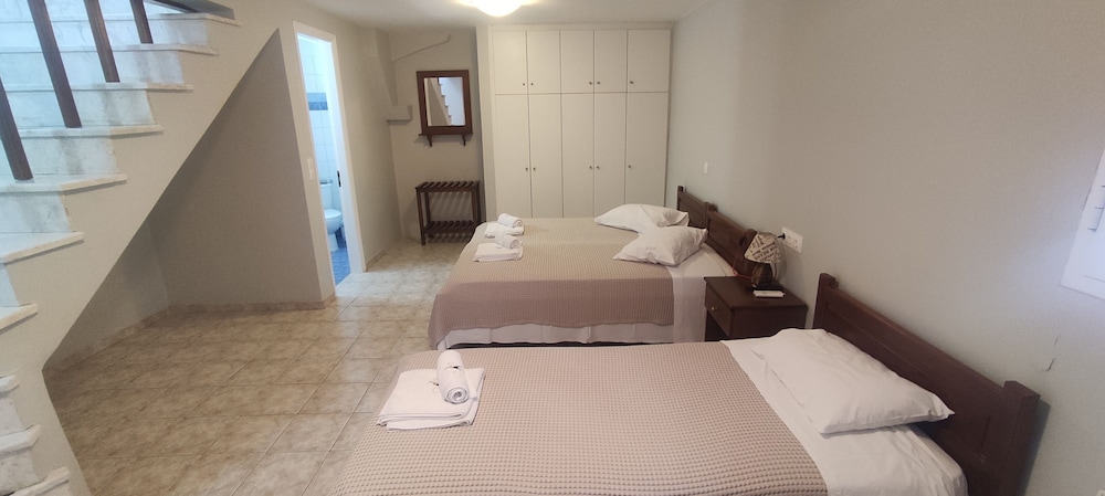 Duplex, 1 Bedroom photo 2