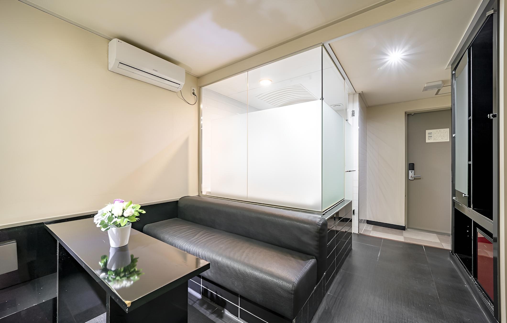 Room (VIP - Spa (TV Netflix Available)) photo 2