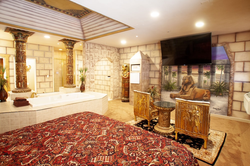 Suite, 1 King Bed (Egypt Theme) photo 3