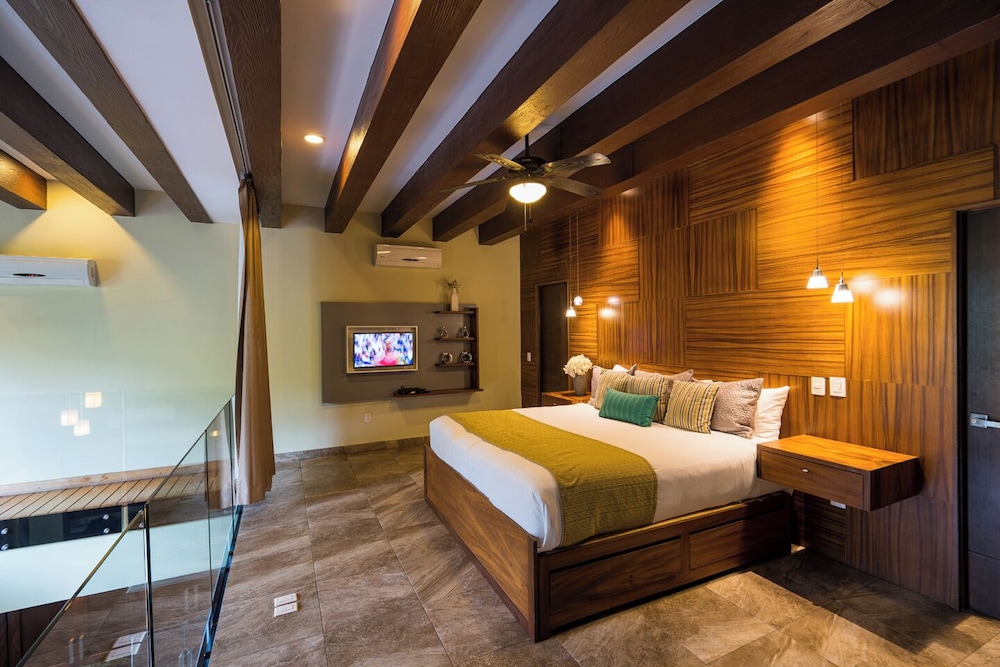 Deluxe Loft, 2 Bedrooms, Street View