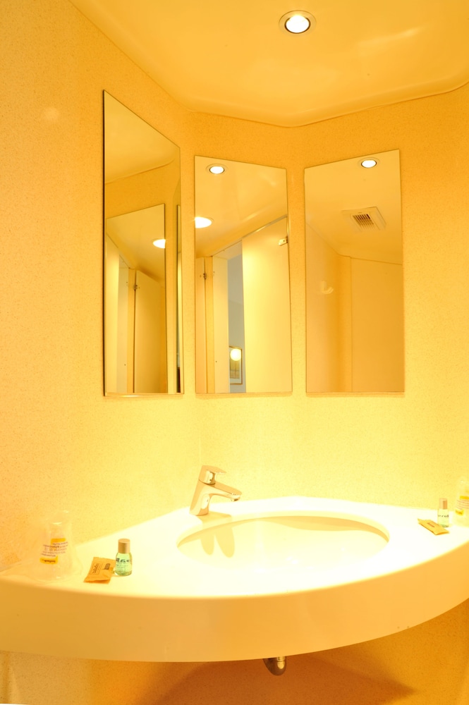 Triple Room, 3 Twin Beds photo 2