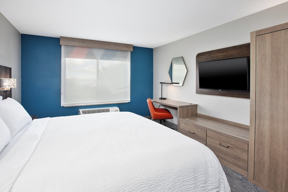 Standard Room, 1 King Bed - Photo 2