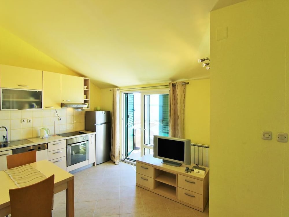 Family Apartment, 1 Bedroom, Sea View photo 3