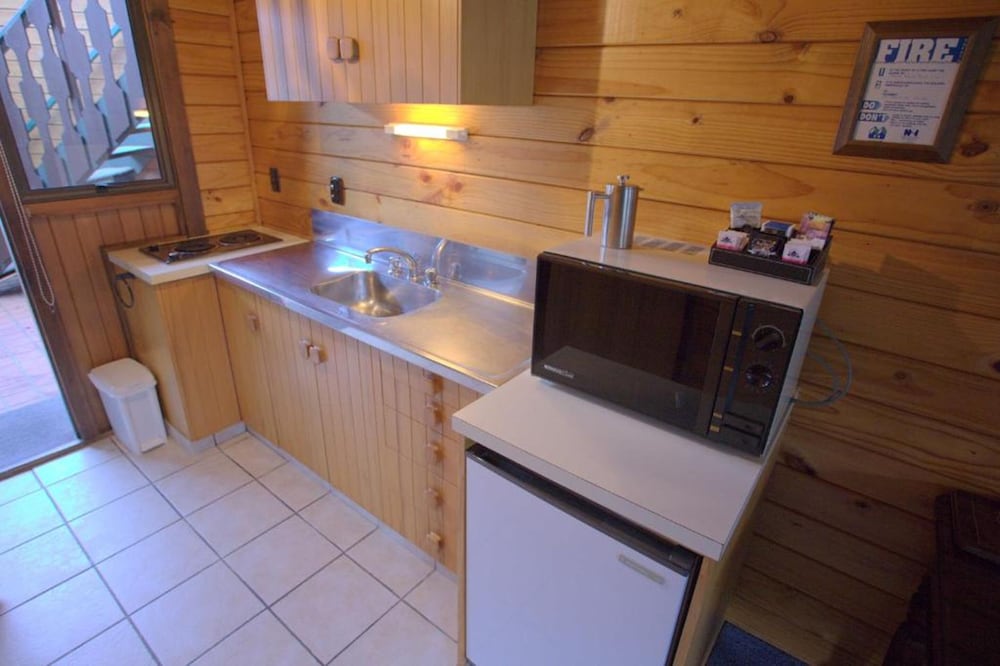 Superior King Balcony Suite with Spa photo 2