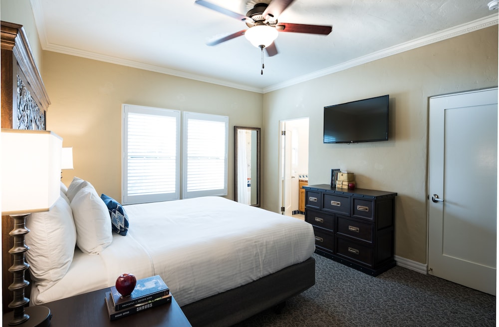 Deluxe Room, 1 King Bed