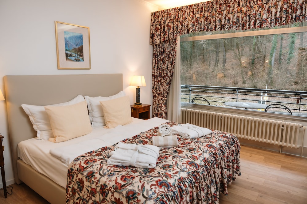 Romantic Room (Forest View)