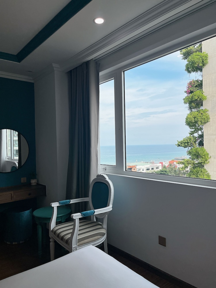 Premium Partial Sea View photo 3