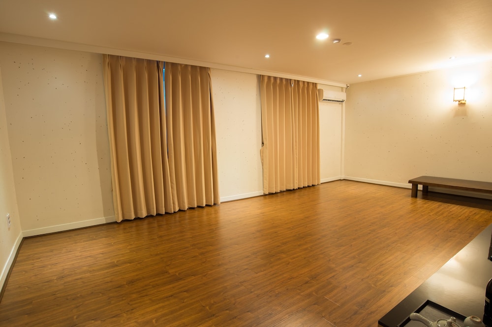 Suite Ondol Room photo 2