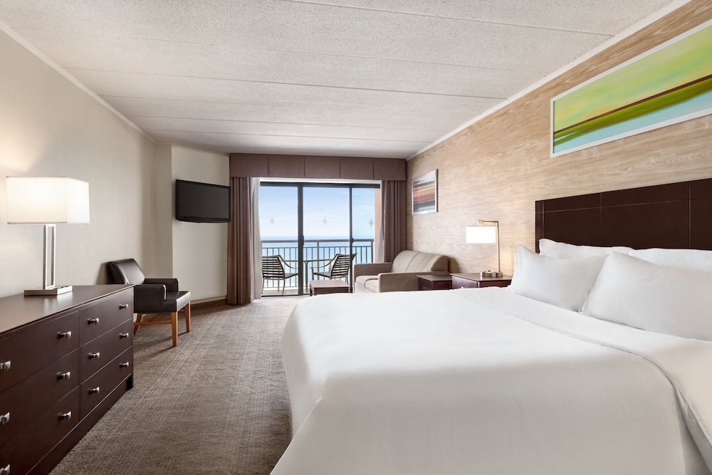 Suite, 1 King Bed, Accessible Bathtub, Oceanfront (Communications) photo 3