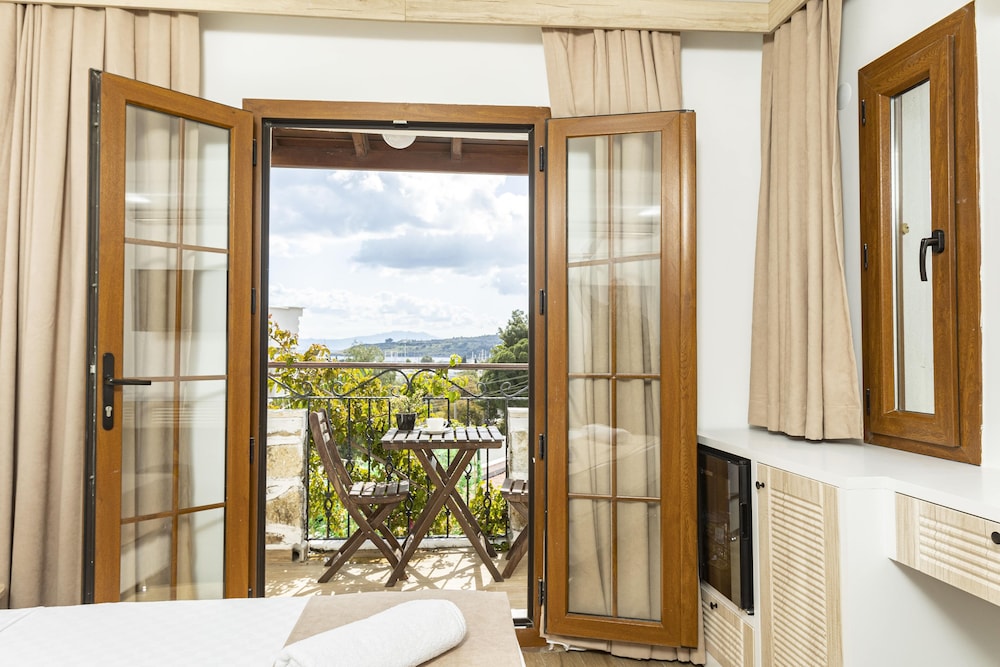 Deluxe Double Or Twin Room, Balcony, Sea View - Photo 5