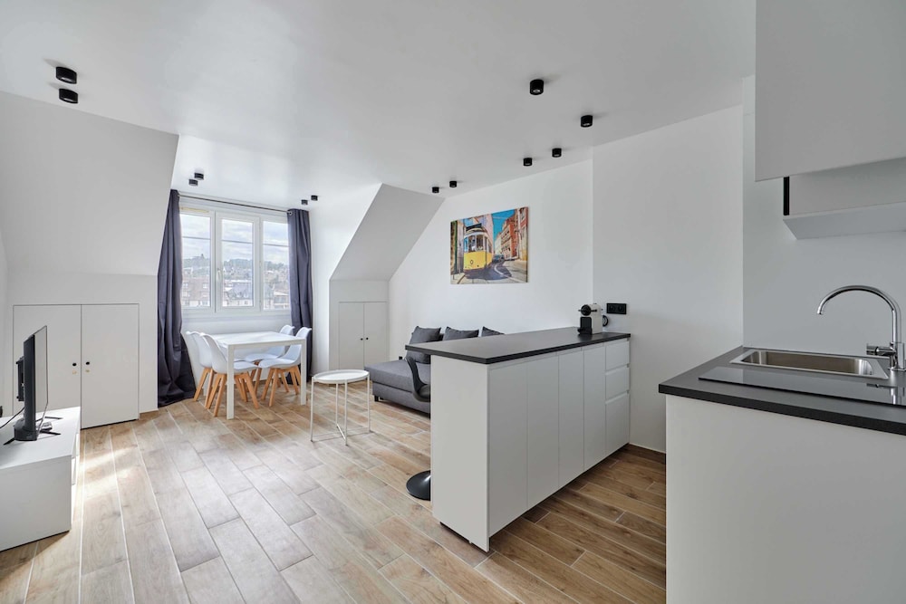 Studio, City View
