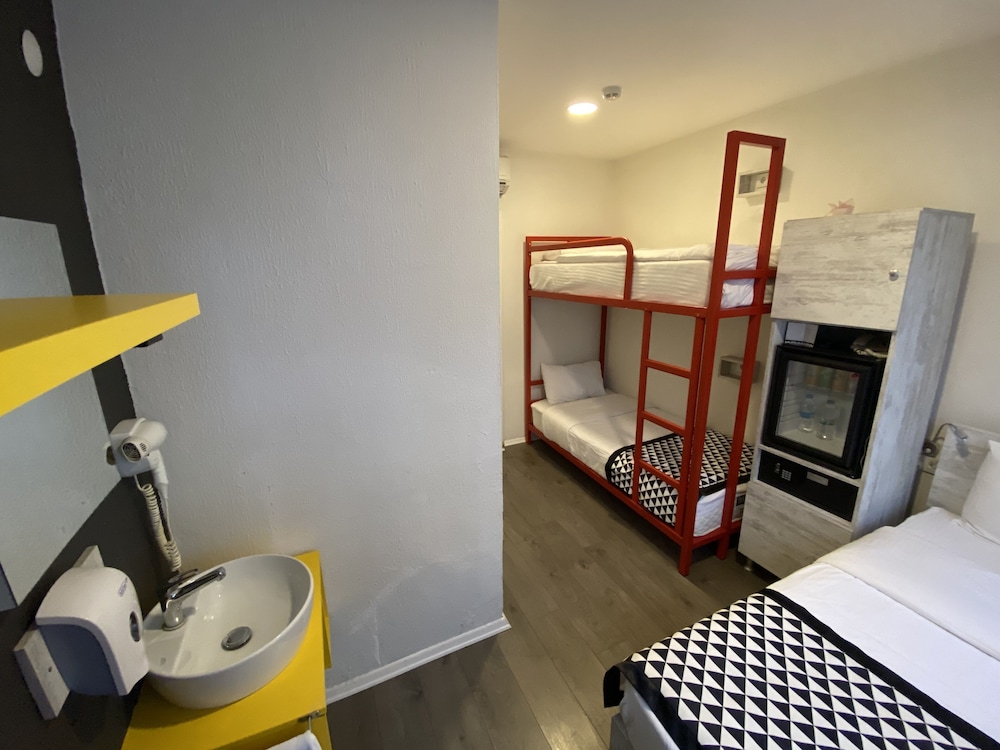 Basic Twin Room photo 1