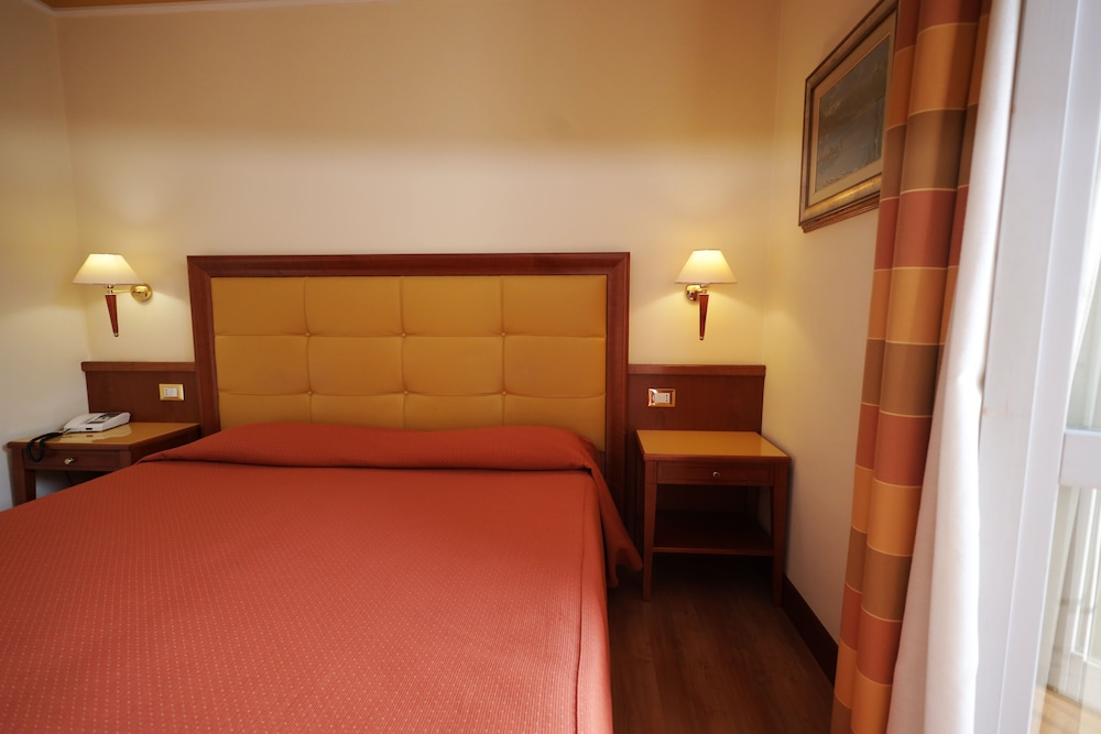 Classic Double or Twin Room, Garden View - Photo 4