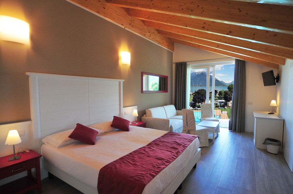 Junior Suite, Balcony, Lake View photo 2