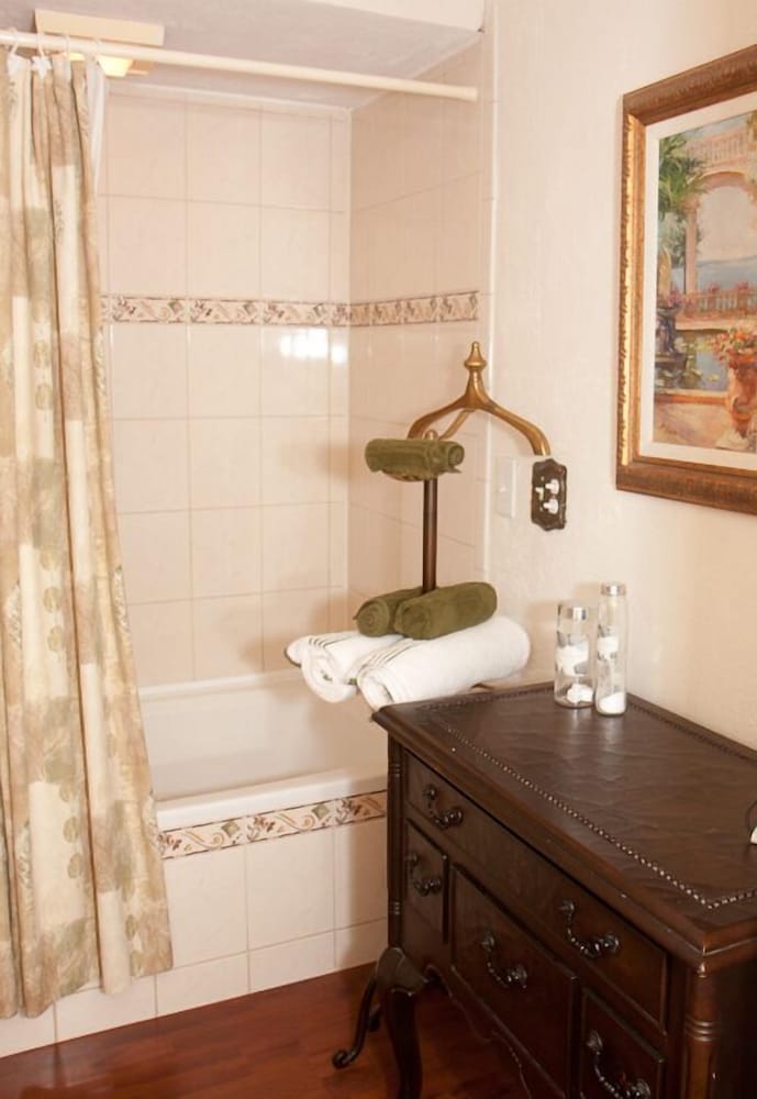 Diamond Suite, 1 Queen Bed (Second floor), photo 6