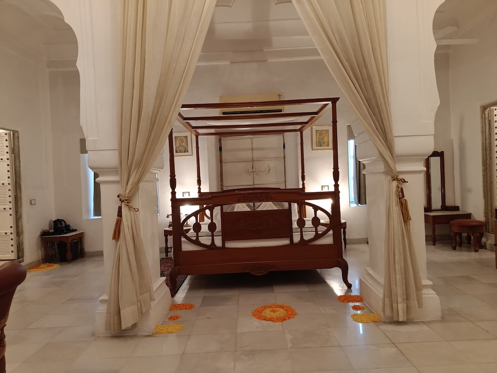Royal suite photo 2