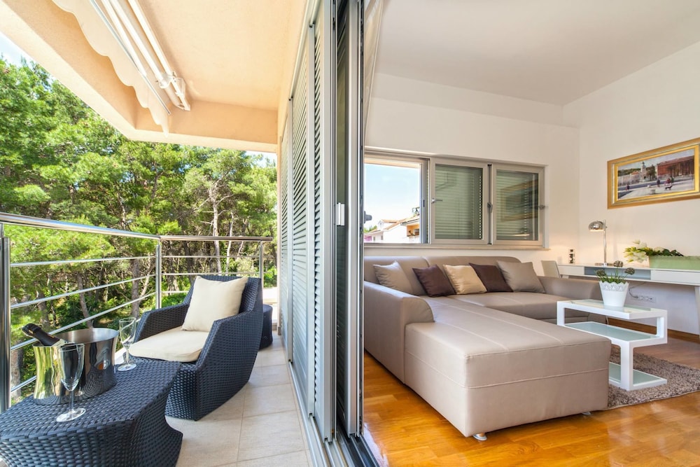 Standard Apartment, 2 Bedrooms, Balcony, Sea View photo 2