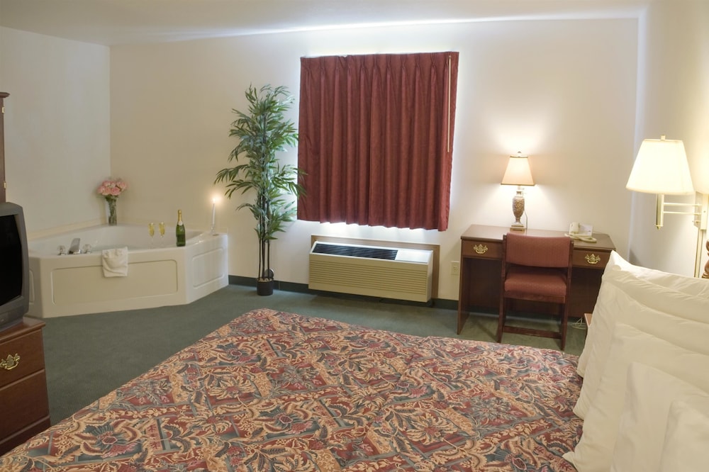 Suite, 1 King Bed, Non Smoking, Bathtub photo 1
