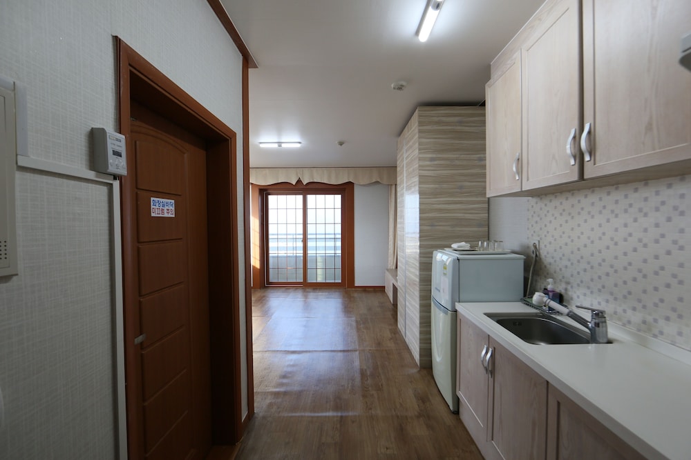 Standard Condo (Ondol 15PY,extra person fee over 5ppl) photo 2