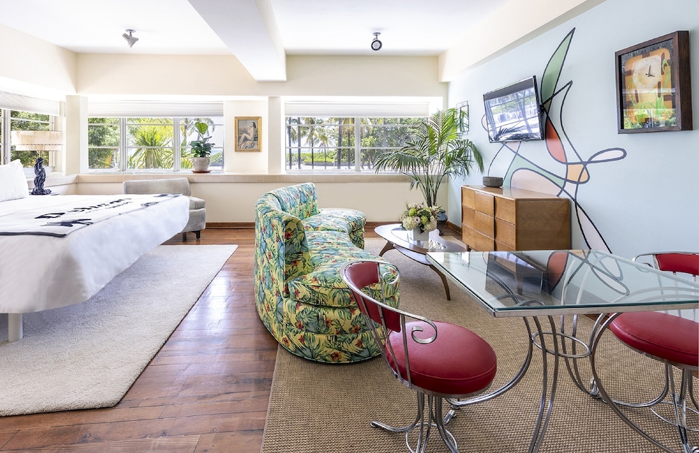 Suite, 1 King Bed, Ocean View - Photo 4