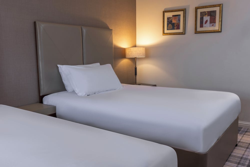 Feature Twin Room - Photo 3